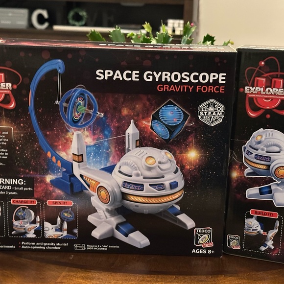 NIB Space Gyroscope Gravity Force S.T.E.A.M.  Build it,charge it, spin it - Picture 3 of 3